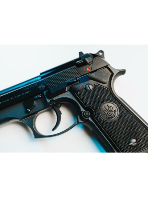 PISTOLET SAMOPOWTARZALNY BERETTA 92 FS, KAL. 9 MM PARABELLUM